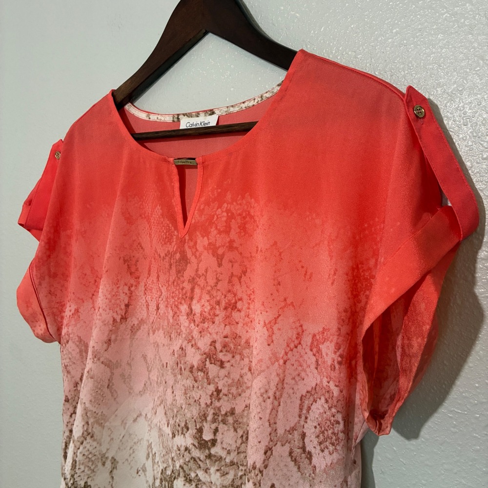 Calvin Klein Women Coral Ombre Snakeskin Split Neck Blouse Short Sleeve Top
